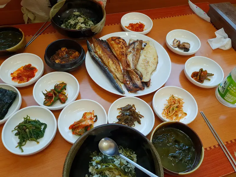 상다리 휘어지게 차려진 곤드레 정식 한 상