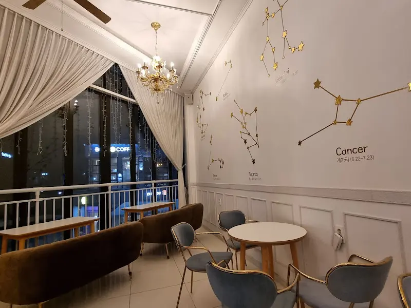 카페 내부 좌석