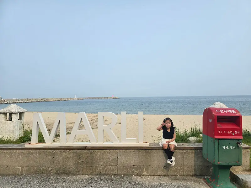 MARLI 조형물