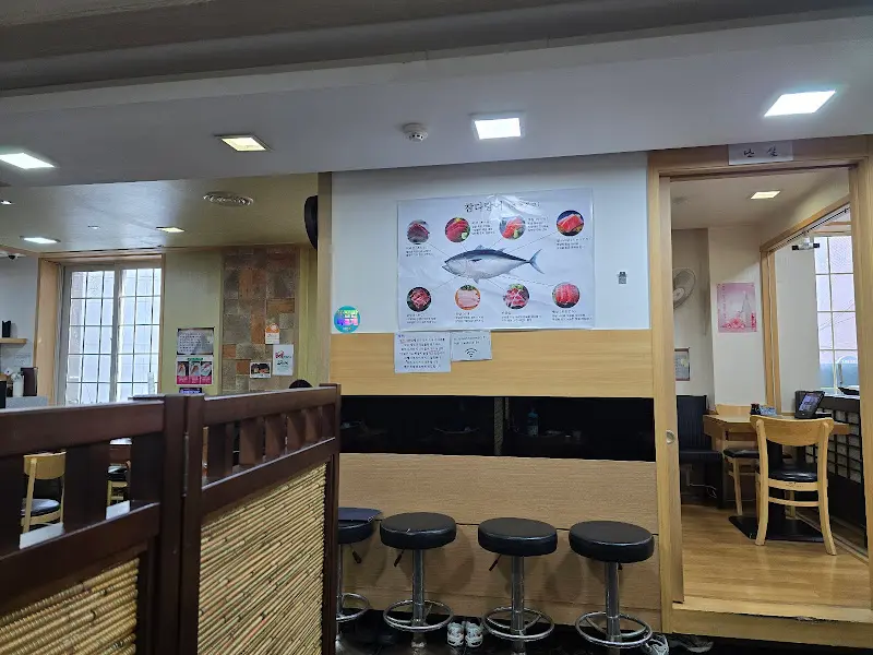 초와밥 내부 전경