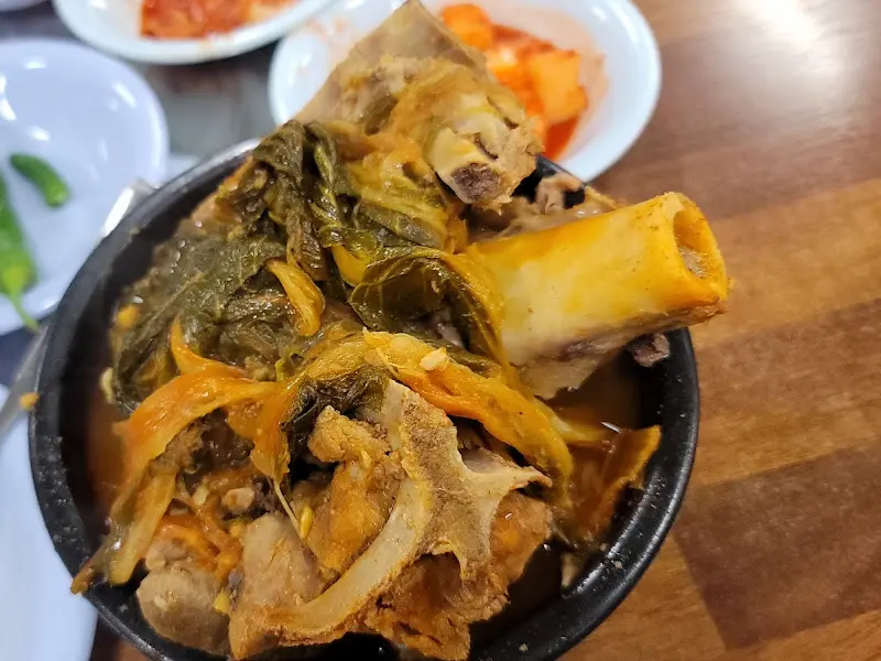 푸짐한 뼈와 시래기