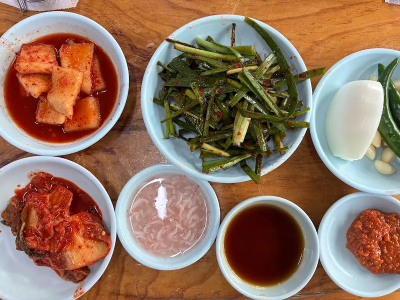 다채로운 찬 구성