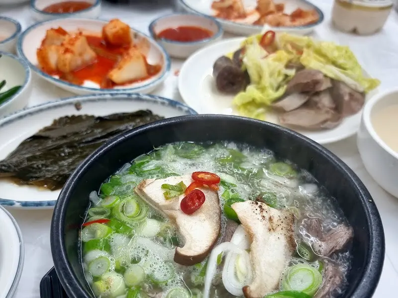 국밥 한 상 차림