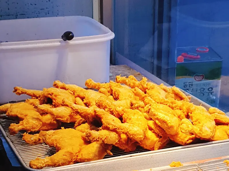 옹천통닭 주방 모습