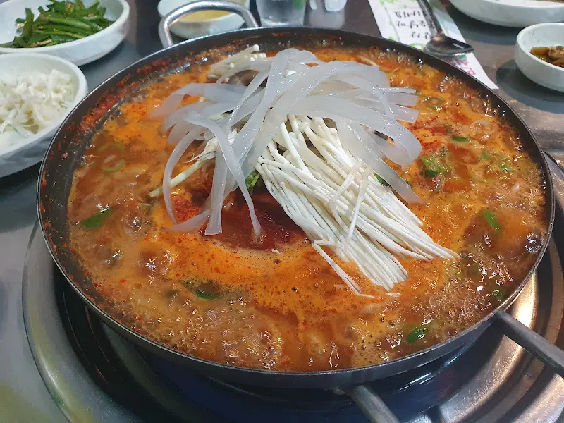 매콤 칼칼한 곱창전골