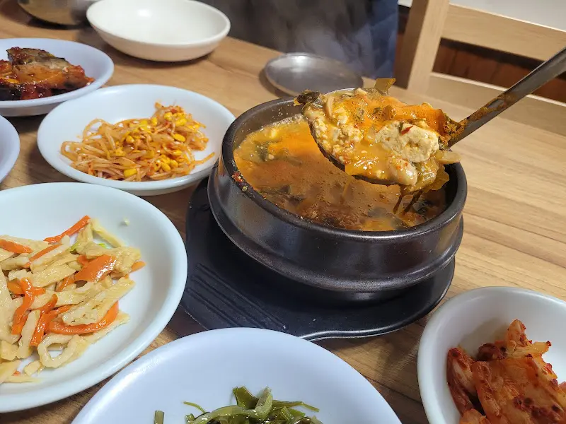 다채로운 반찬들