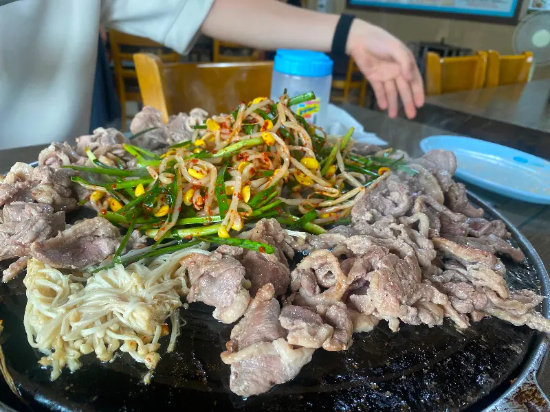 넓은 매장 내부