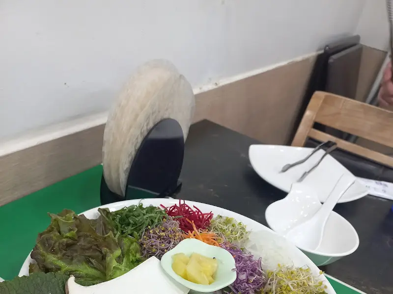 다채로운 색감의 월남쌈 재료