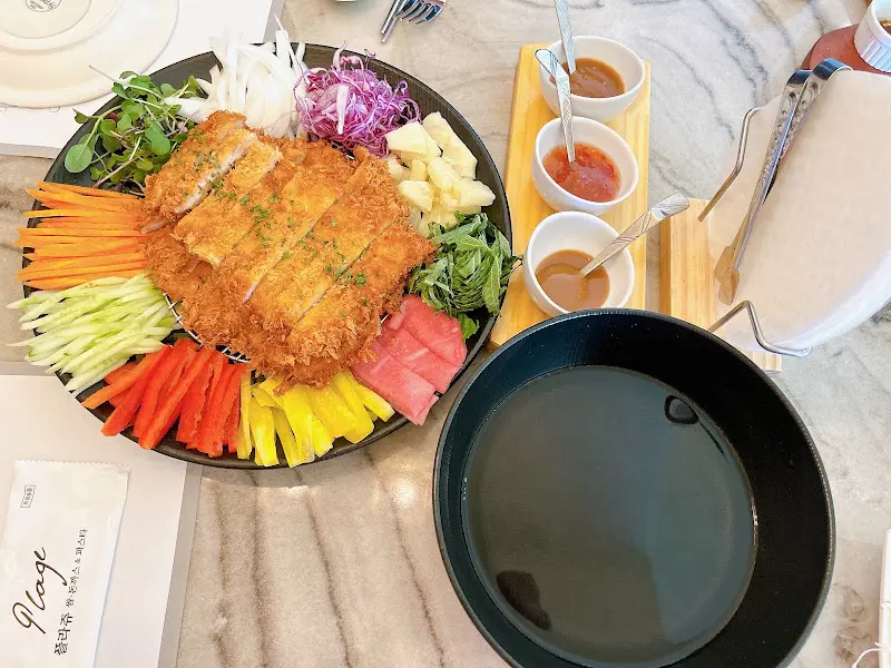 쌈 돈까스 전체 상차림