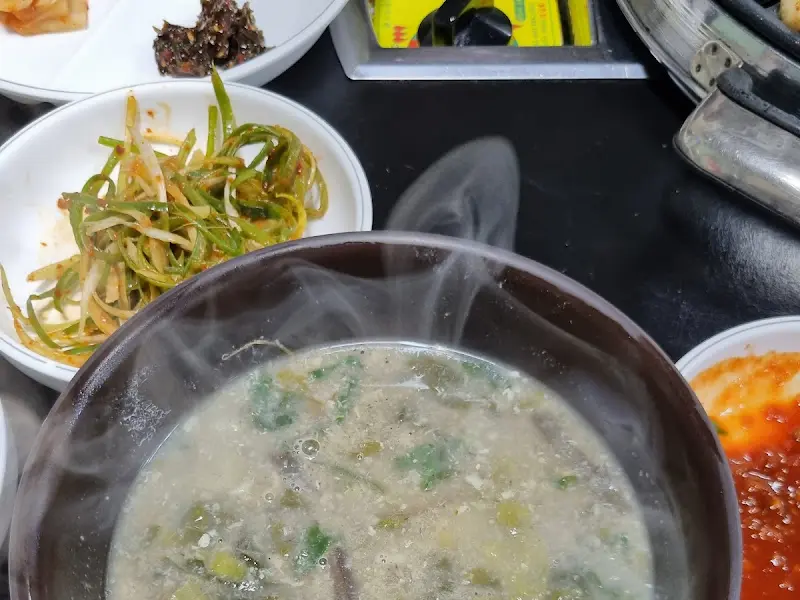 진한 국물이 일품인 장어탕