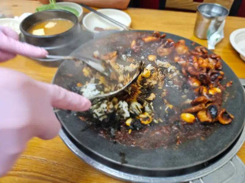 이모님의 손길로 탄생한 볶음밥