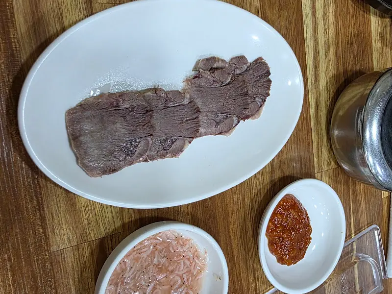 윤기가 흐르는 수육