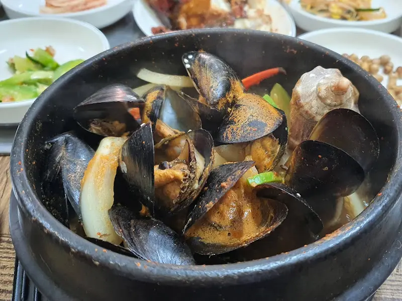 홍합 가득한 뚝배기