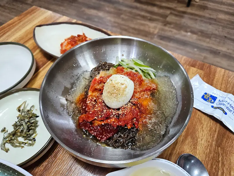 매콤달콤 비빔냉면