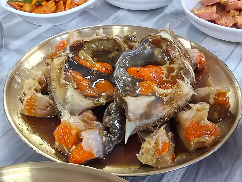 게딱지에 담긴 풍성한 알