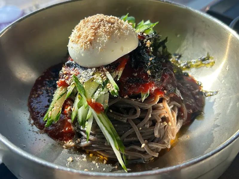 맛깔스러운 막국수