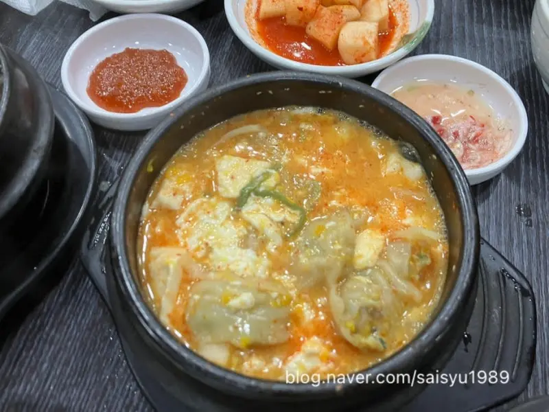 만두가 들어간 순두부 찌개