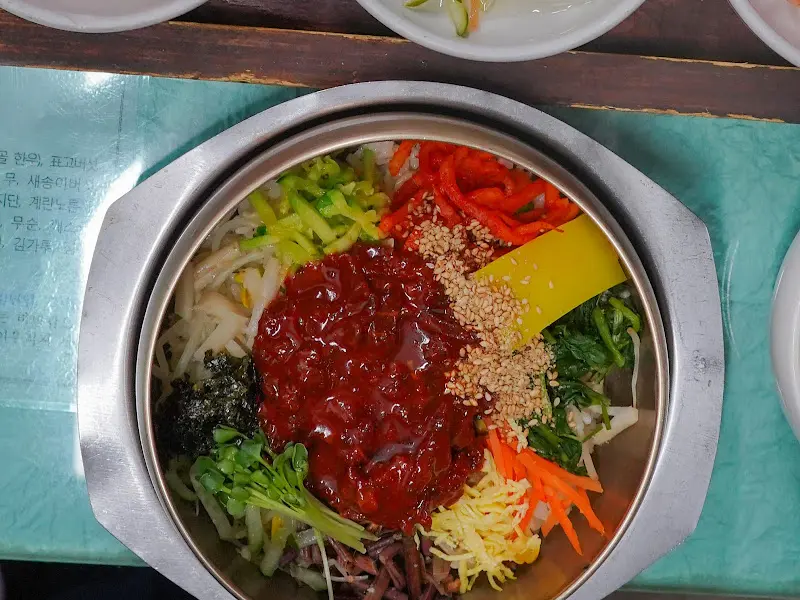 다채로운 색감의 전주비빔밥