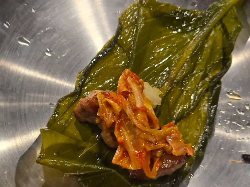 쌈 채소에 싸 먹는 삼겹살