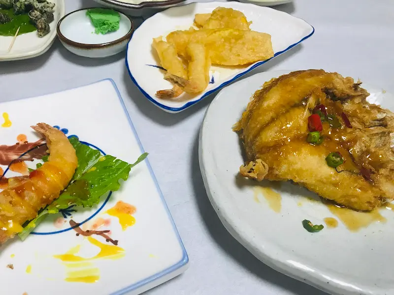 강변횟집의 다양한 스끼다시