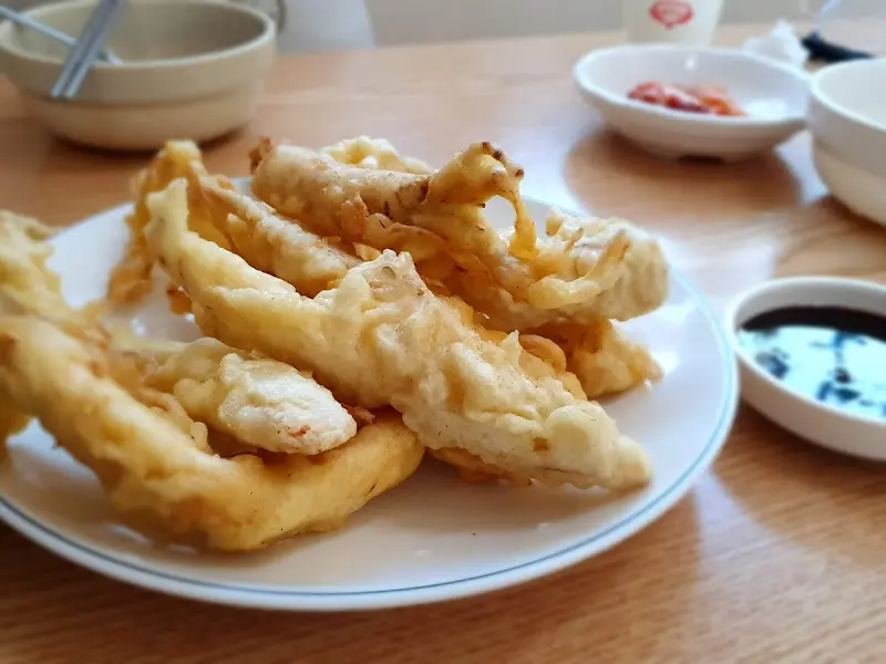 금빛 튀김옷을 입은 인삼튀김