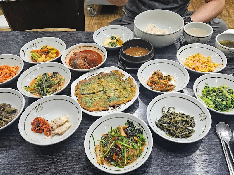 푸짐한 보리밥 한 상