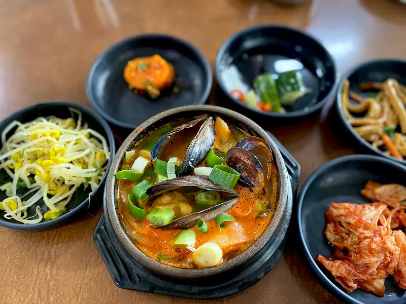 정갈하게 차려진 밑반찬