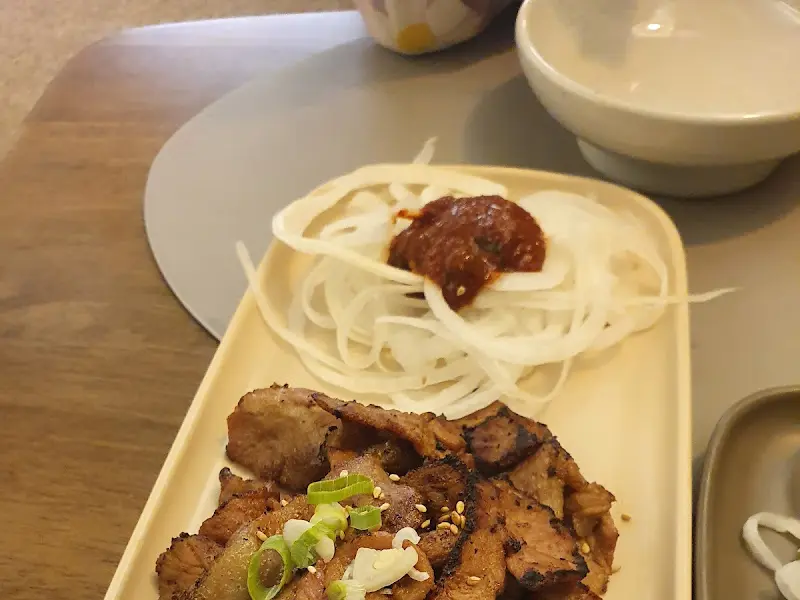 윤기가 흐르는 석쇠 불고기