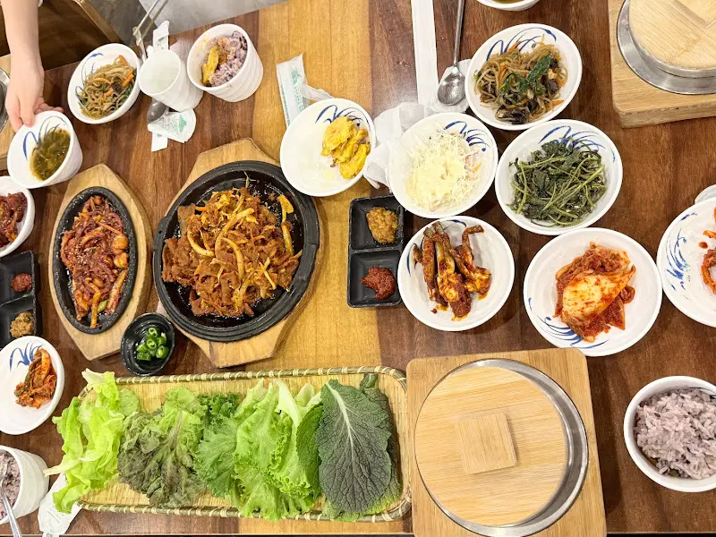 푸짐한 쌈밥 한 상 차림