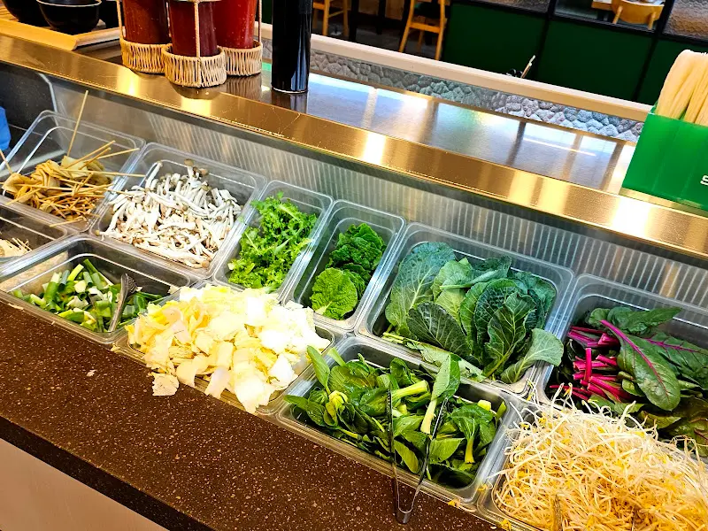 샐러드바 채소 코너