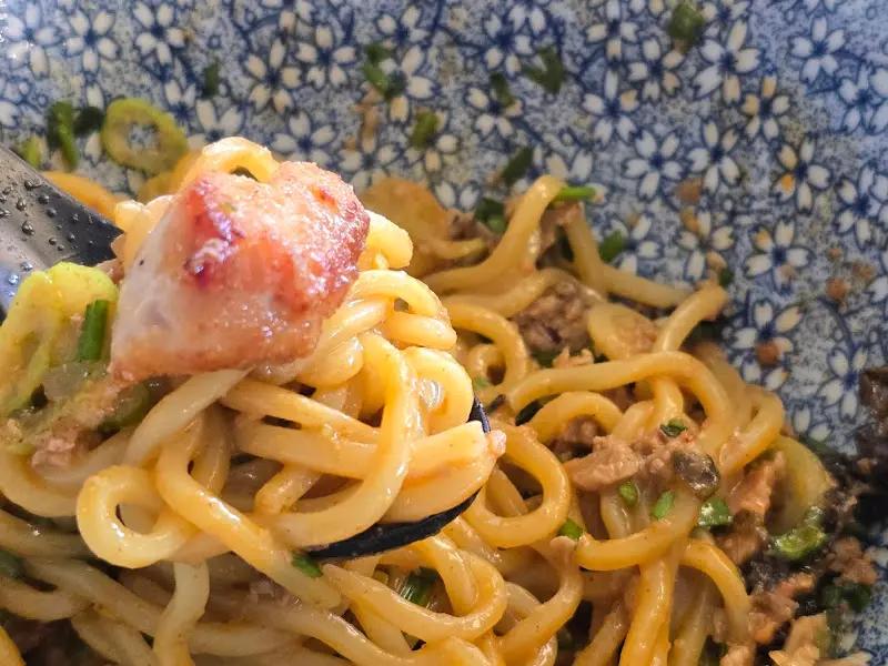 면발을 들어올린 모습