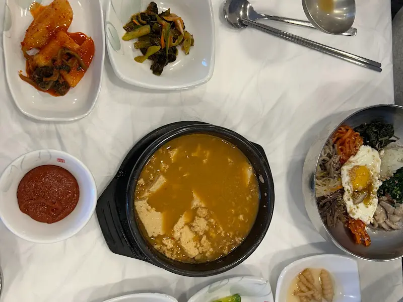 산채비빔밥과 청국장 한 상 차림