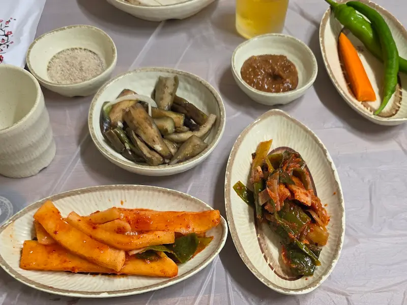 정갈하게 차려진 밑반찬