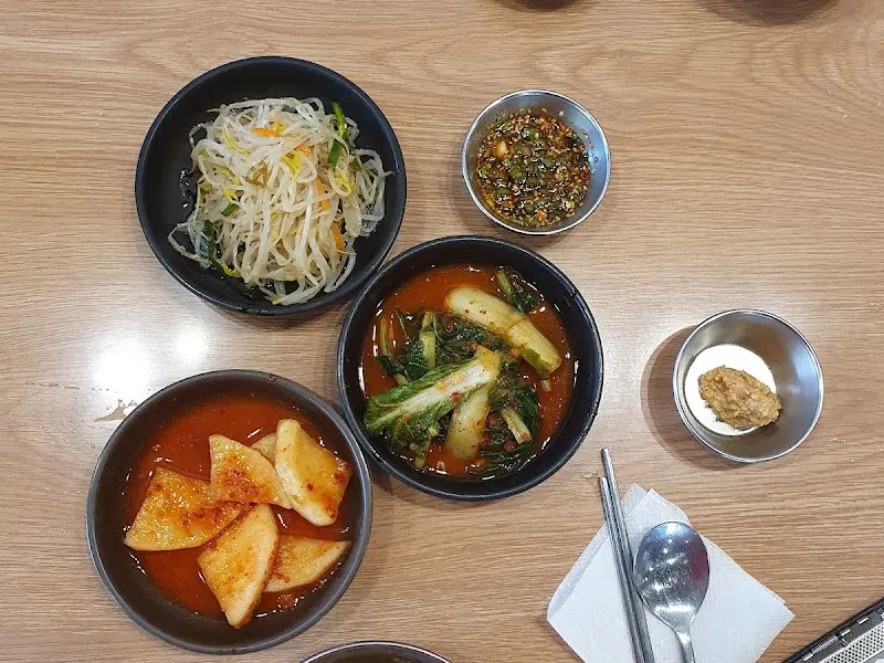 다양한 종류의 밑반찬