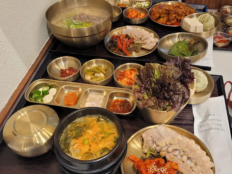 푸짐한 양으로 든든하게 배를 채울 수 있는 곳