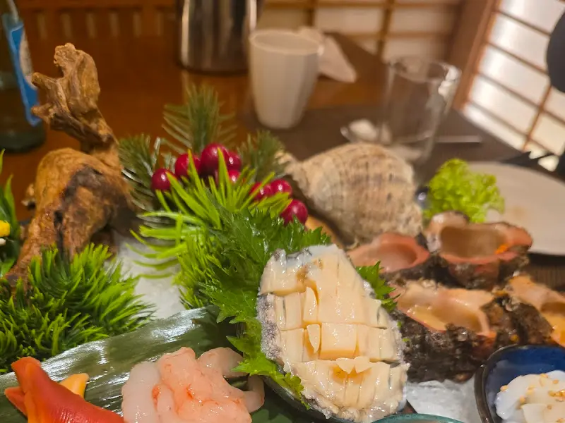 싱싱한 해산물이 담긴 접시