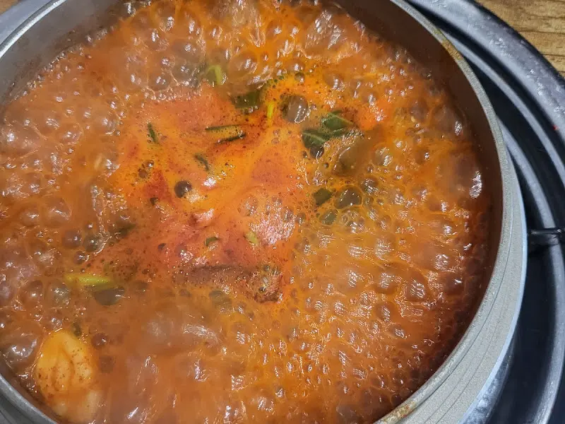 보글보글 끓고 있는 어죽