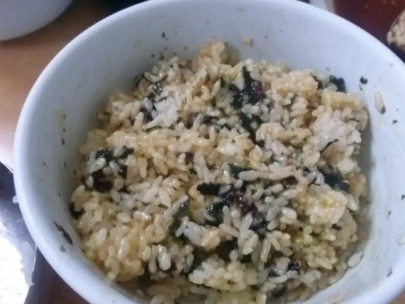 게장 껍데기에 비빈 밥