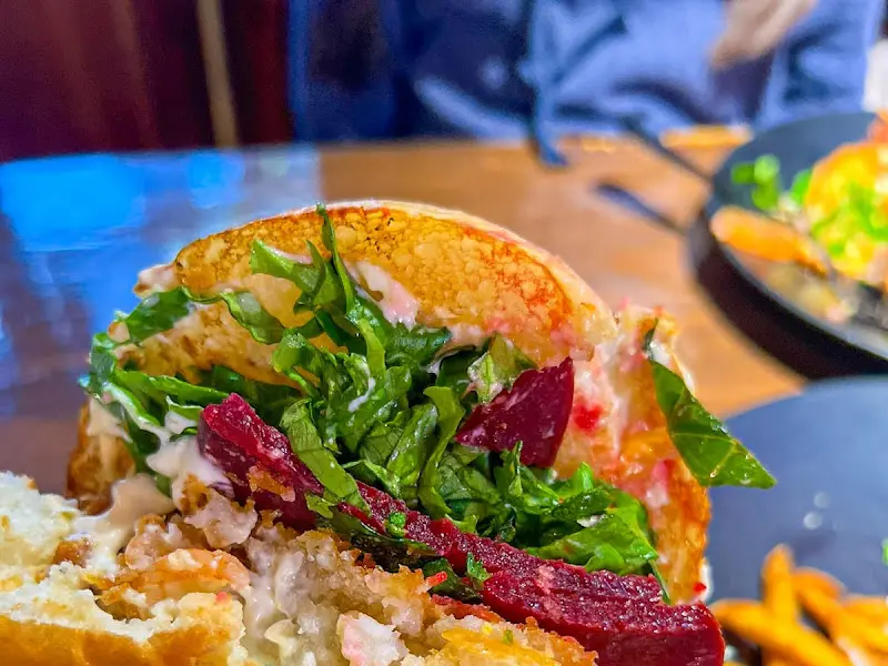 블랙 트러플 쉬림프 버거 단면