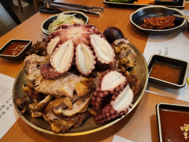 푸짐한 족발 보쌈 한 상 차림