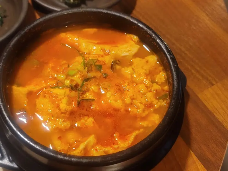 보글보글 끓는 순두부찌개