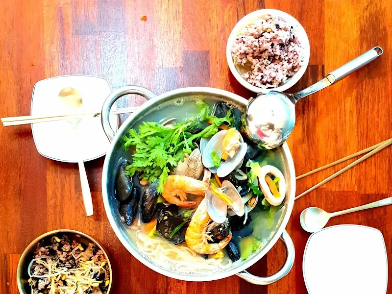 푸짐한 해물칼국수