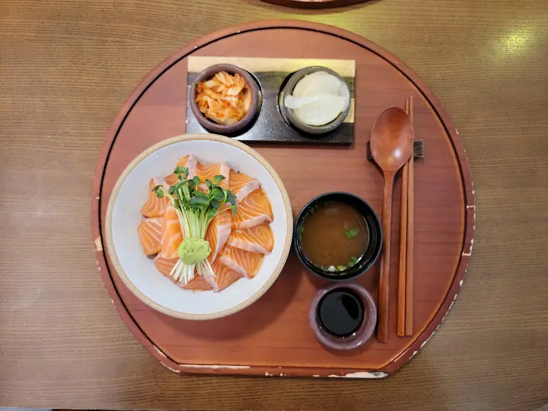 생연어덮밥 한상차림