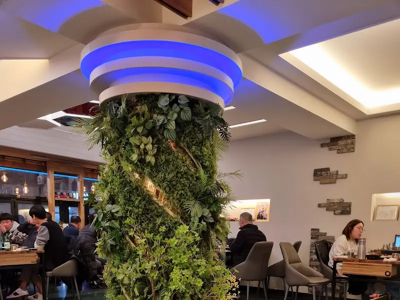 깔끔하고 쾌적한 의성무침회 내부 인테리어