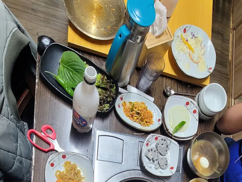 푸짐한 쌈 채소와 반찬