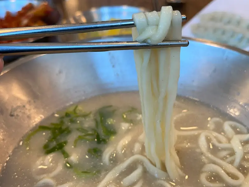 탱글탱글한 칼국수 면발