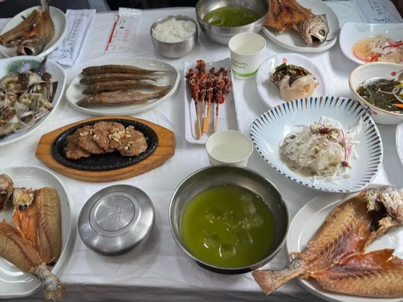 갈매기식당 굴비정식 전체 상차림