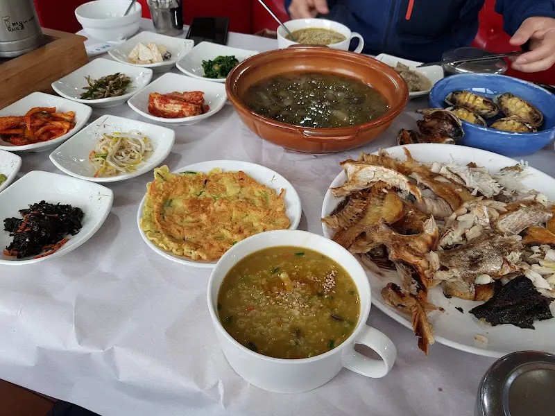 전복죽과 해초 된장국