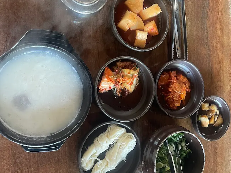 설렁탕과 밑반찬 항공샷