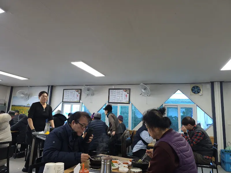 사랑가득국밥 내부